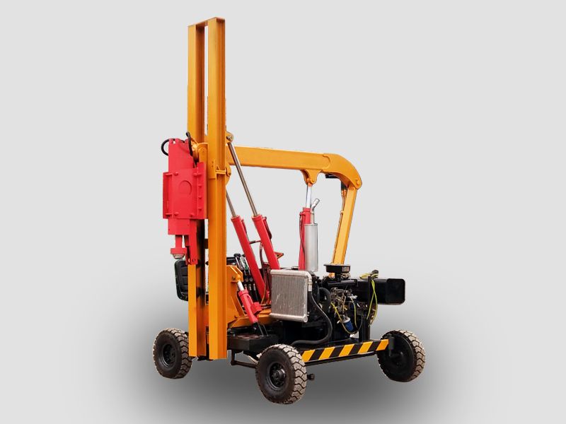 轮式护栏打桩机